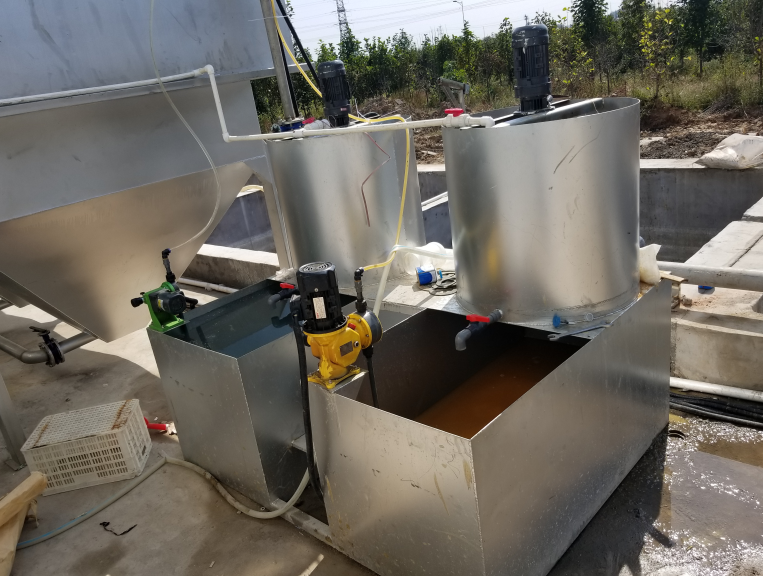 全自動(dòng)加藥裝置設(shè)備用途，全自動(dòng)智能加藥裝置價(jià)格，加藥裝置詳細(xì)介紹